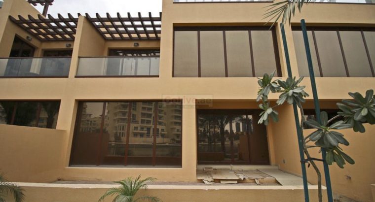 Breathtaking View of the Lake-Single Row Townhouse