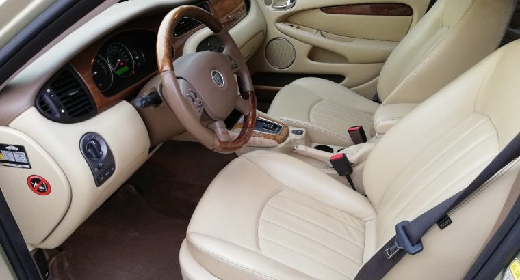 JAGUAR X-TYPE 2006,AWD 3.0, GCC, TOP OF LINE,WELL MAINTAINED,SUNROOF,LEATHER SEATS,ACCIDENT FREE