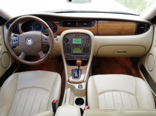 JAGUAR X-TYPE 2006,AWD 3.0, GCC, TOP OF LINE,WELL MAINTAINED,SUNROOF,LEATHER SEATS,ACCIDENT FREE