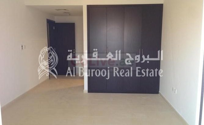 Large and Vacant Apartment at Seasons Community