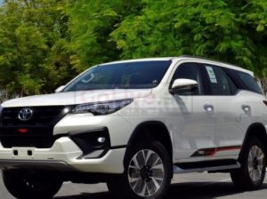 FORTUNER (7SEATER) AVAILABLE WITH DRIVER Car lift