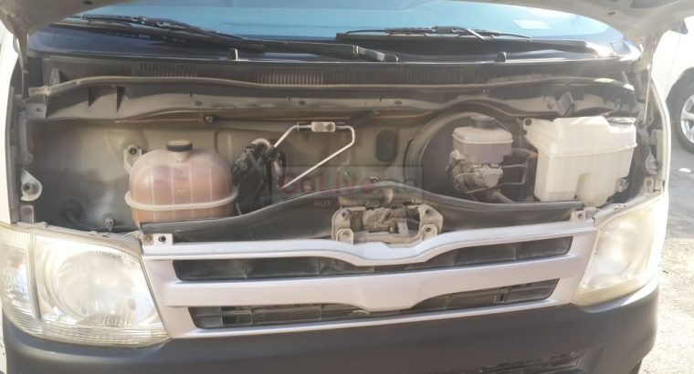 TOYOTA HIACE DELIVERY VAN – 2011