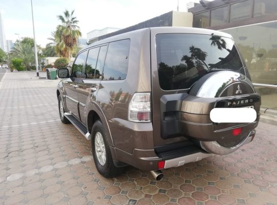 Mitsubishi Pajero 2014 Only 30000 kms, New Battery, Bluetooth, DVDs