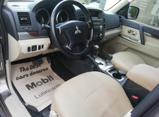 Mitsubishi Pajero 2014 Only 30000 kms, New Battery, Bluetooth, DVDs