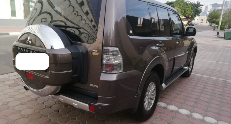 Mitsubishi Pajero 2014 Only 30000 kms, New Battery, Bluetooth, DVDs