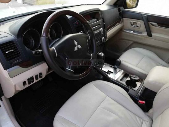 MITSUBISHI PAJERO 2010,GLS 3.5L,V6,TOP OF THE LINE,SUNROOF,LEATHER SEATS,WELL MAINTAINED