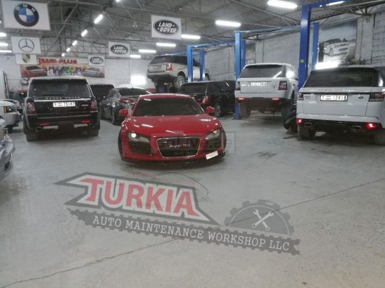 Range Rover Service Center Repair Maintenance Workshop Garage Sharjah