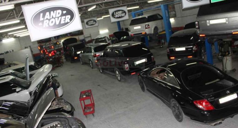 Range Rover Service Center Repair Maintenance Workshop Garage Sharjah