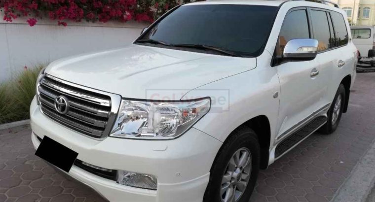 TOYOTA LAND CRUISER 2011,GXR V6,GCC,ORIGINAL PAINT,SUNROOF,LEATHER SEATS