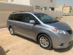 TOYOTA SIENNA 2012 XLE FULL OPTION WITH SUNROOF FULLY AUTOMATIC IMPORTED VAN