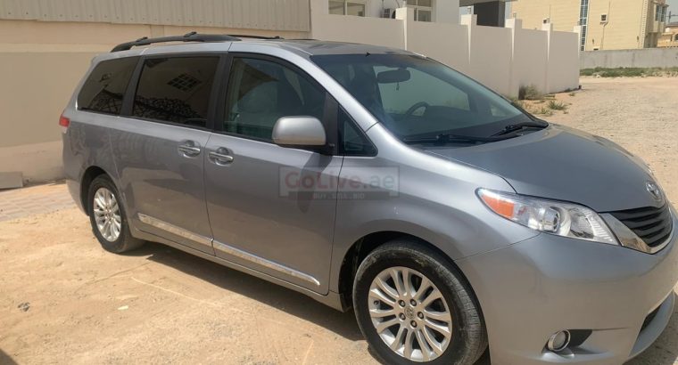 TOYOTA SIENNA 2012 XLE FULL OPTION WITH SUNROOF FULLY AUTOMATIC IMPORTED VAN