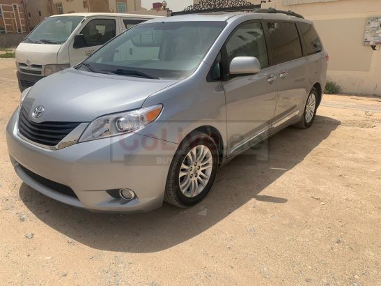 TOYOTA SIENNA 2012 XLE FULL OPTION WITH SUNROOF FULLY AUTOMATIC IMPORTED VAN