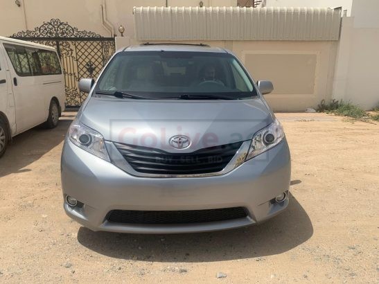 TOYOTA SIENNA 2012 XLE FULL OPTION WITH SUNROOF FULLY AUTOMATIC IMPORTED VAN