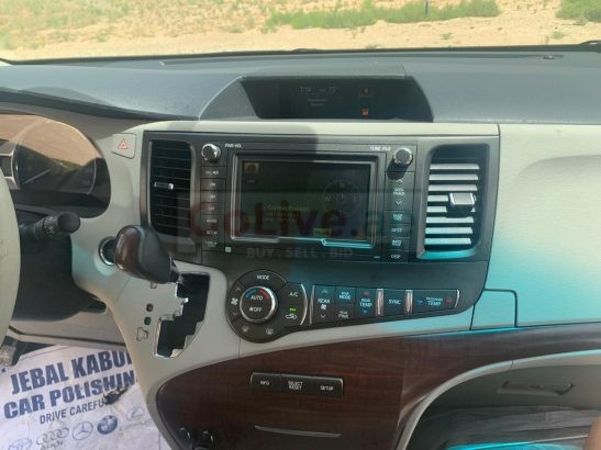TOYOTA SIENNA 2012 XLE FULL OPTION WITH SUNROOF FULLY AUTOMATIC IMPORTED VAN