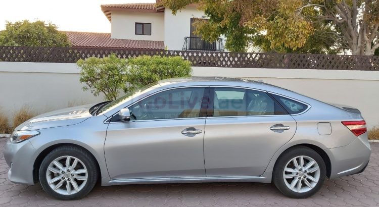 TOYOYA AVALON 2015 XLE SILVER US IMPORTED IN PERFECT CONDITION