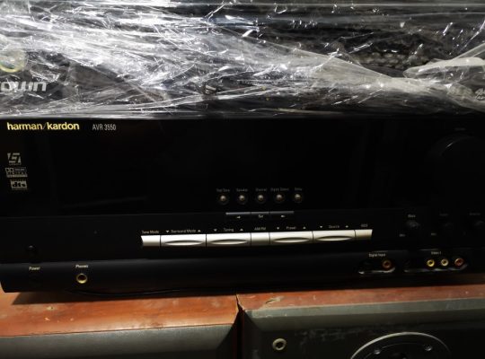 Harman kardon AVR 3550 amplifier