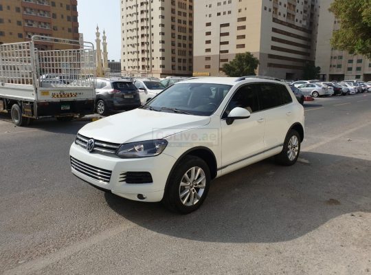 VOLKSWAGEN TOUAREG 2013 GCC SPECS , AGENCY MAINTAINED , V6 , MID OPTION FOR SALE