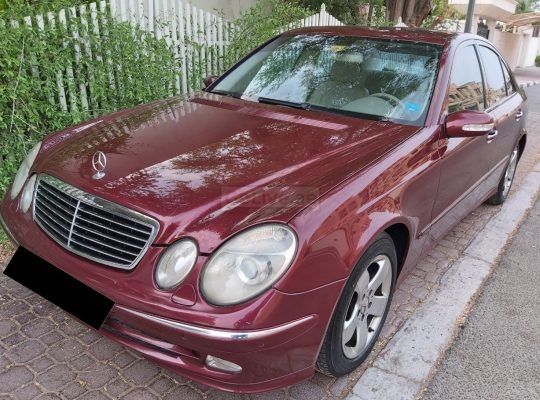 MERCEDES E200 KOMPRESSOR 2004,TOP OPTION,GCC,SUNROOF,LEATHER SEATS