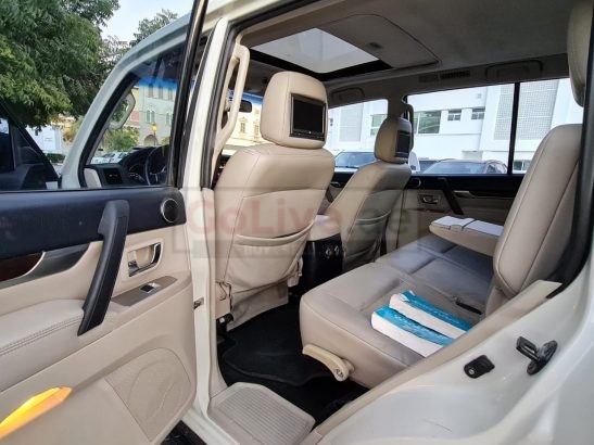 MITSUBISHI PAJERO 2010,3.8 V6,75000KM ONLY,TOP OF THE LINE,SUNROOF,ACCIDENT FREE
