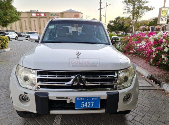 MITSUBISHI PAJERO 2010,3.8 V6,75000KM ONLY,TOP OF THE LINE,SUNROOF,ACCIDENT FREE