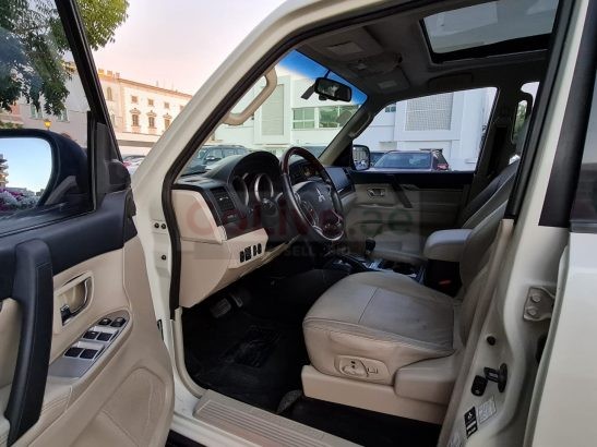 MITSUBISHI PAJERO 2010,3.8 V6,75000KM ONLY,TOP OF THE LINE,SUNROOF,ACCIDENT FREE