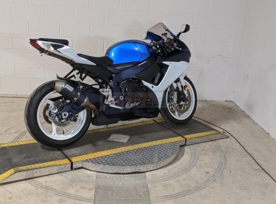 2014 Suzuki gsx r600cc available for sale