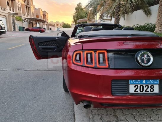 CONVERTIBLE FORD MUSTANG 2014 V6 ENGINE,3.7L 305HP US SPECS IN PERFECT CONDITION