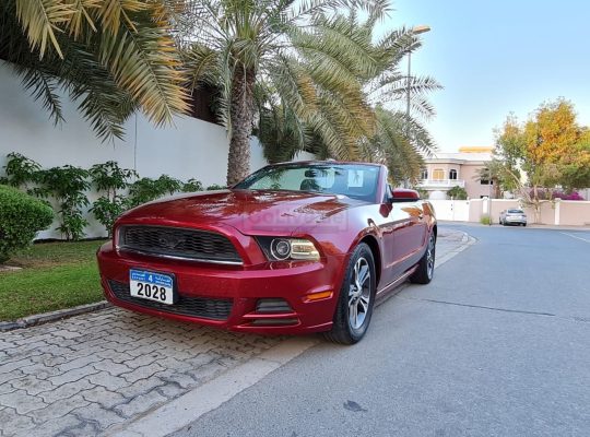CONVERTIBLE FORD MUSTANG 2014 V6 ENGINE,3.7L 305HP US SPECS IN PERFECT CONDITION