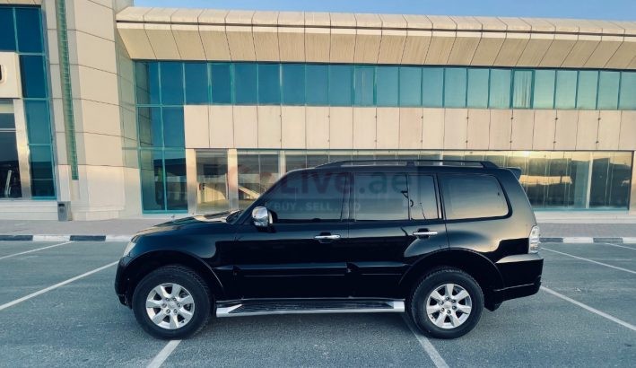 MITSUBISHI PAJERO 2013 GCC SPECS FULLY LOADED WITH SERVICE HISTORY