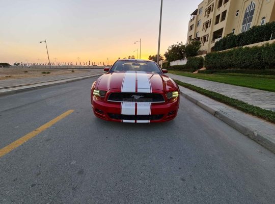 FORD MUSTANG 2013 V6, 3.7L FULLY LOADED ONLY 58000 MILES DRIVEN IN PERFECT CONDITION