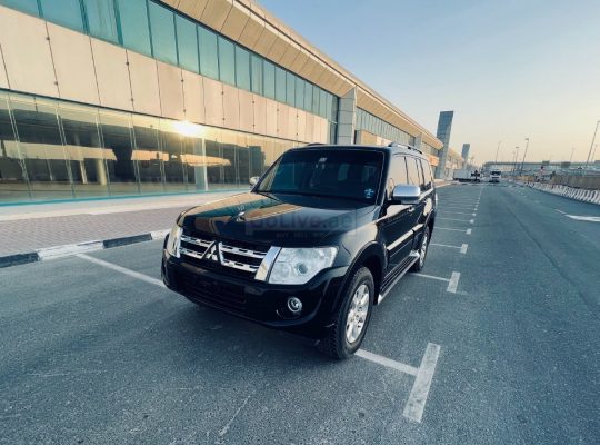 MITSUBISHI PAJERO 2013 GCC SPECS FULLY LOADED WITH SERVICE HISTORY