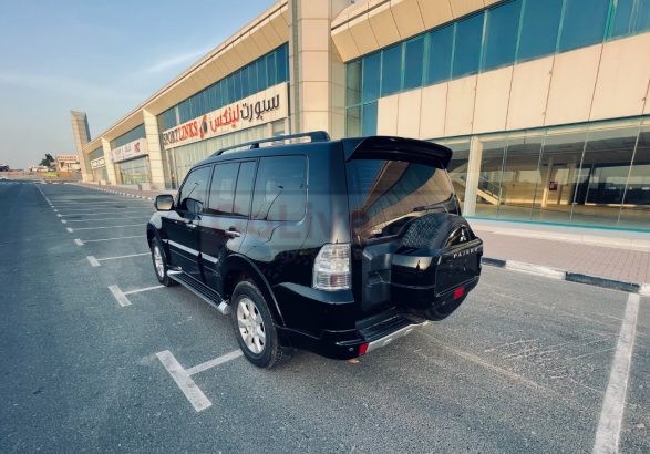 MITSUBISHI PAJERO 2013 GCC SPECS FULLY LOADED WITH SERVICE HISTORY