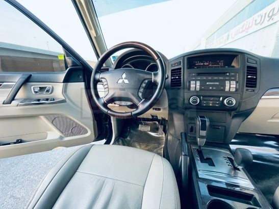 MITSUBISHI PAJERO 2013 GCC SPECS FULLY LOADED WITH SERVICE HISTORY