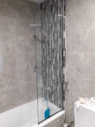 Aluminium and glass door installation