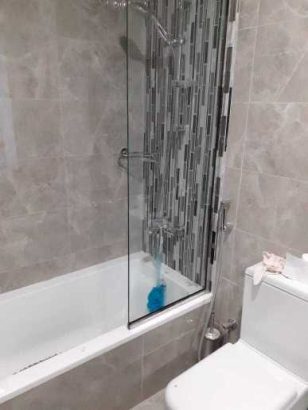 Aluminium and glass door installation