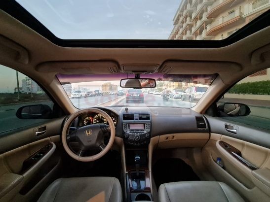 HONDA ACCORD 2006 FULLY LOADED SUNROOF , LEATHER SEATS IN GOOD CONDITION