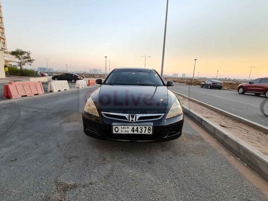 HONDA ACCORD 2006 FULLY LOADED SUNROOF , LEATHER SEATS IN GOOD CONDITION