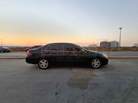 HONDA ACCORD 2006 FULLY LOADED SUNROOF , LEATHER SEATS IN GOOD CONDITION