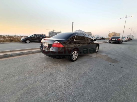 HONDA ACCORD 2006 FULLY LOADED SUNROOF , LEATHER SEATS IN GOOD CONDITION