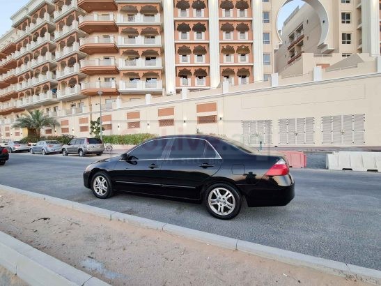 HONDA ACCORD 2006 FULLY LOADED SUNROOF , LEATHER SEATS IN GOOD CONDITION