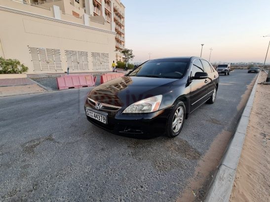HONDA ACCORD 2006 FULLY LOADED SUNROOF , LEATHER SEATS IN GOOD CONDITION