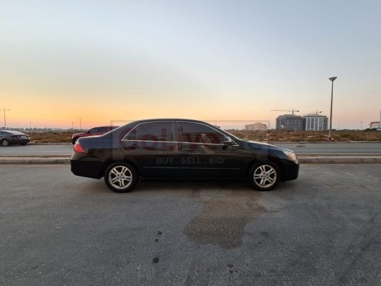 HONDA ACCORD 2006 FULLY LOADED SUNROOF , LEATHER SEATS IN GOOD CONDITION