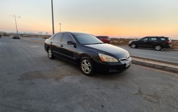 HONDA ACCORD 2006 FULLY LOADED SUNROOF , LEATHER SEATS IN GOOD CONDITION