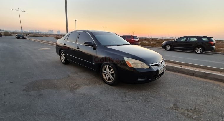 HONDA ACCORD 2006 FULLY LOADED SUNROOF , LEATHER SEATS IN GOOD CONDITION