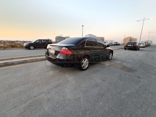 HONDA ACCORD 2006 FULLY LOADED SUNROOF , LEATHER SEATS IN GOOD CONDITION