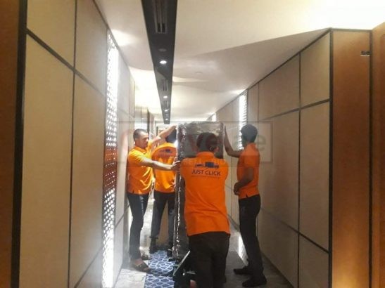 self storage , movers in dubai,single item,home,offices,villas movers with close truck relocate
