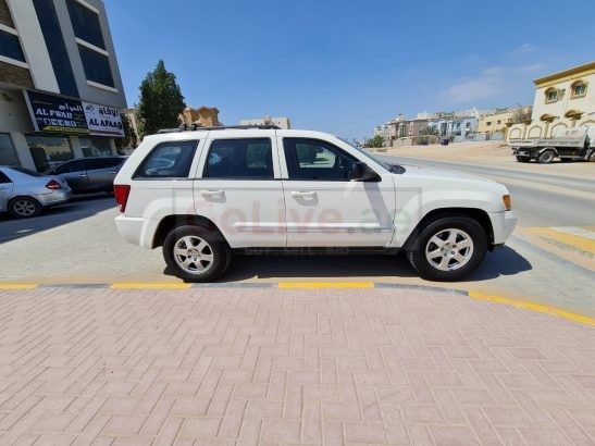 JEEP GRAND CHEROKEE LAREDO 2010 4WD IN PERFECT CONDITION