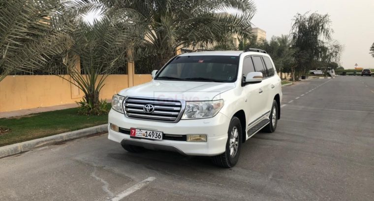 TOYOTA LAND CRUISER 2011 , V6, GXR WELL MAINTAINED FOR SALE