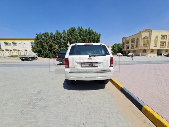 JEEP GRAND CHEROKEE LAREDO 2010 4WD IN PERFECT CONDITION