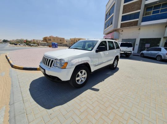 JEEP GRAND CHEROKEE LAREDO 2010 4WD IN PERFECT CONDITION